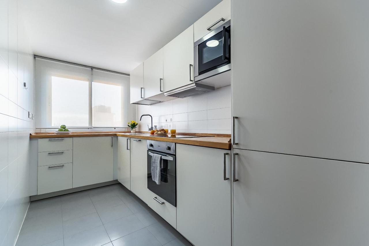 Modern Beach Apartment Valparaiso With Parking Málaga Eksteriør billede