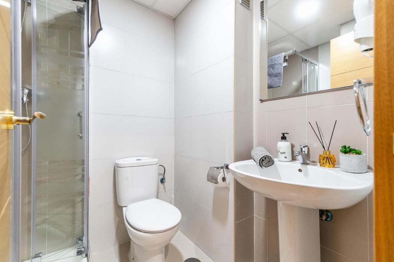 Modern Beach Apartment Valparaiso With Parking Málaga Eksteriør billede