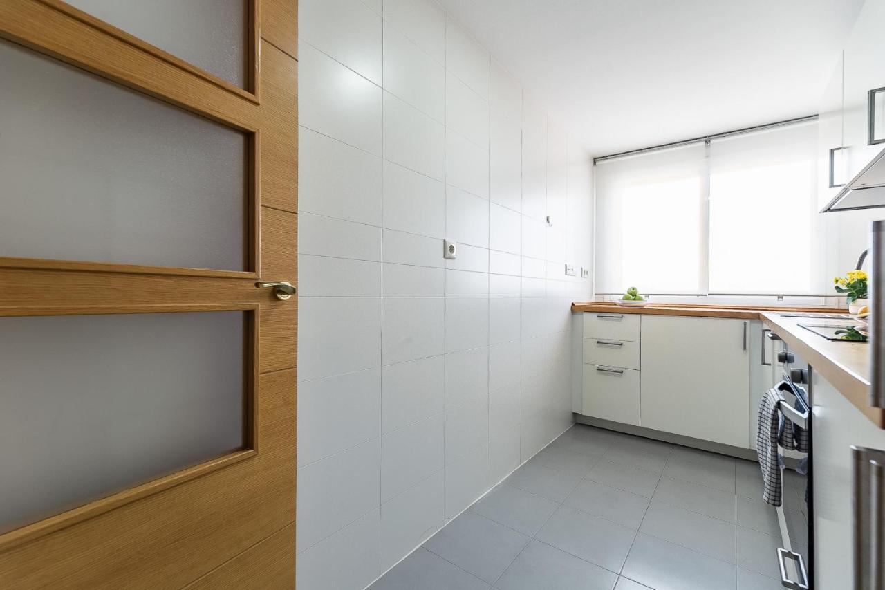 Modern Beach Apartment Valparaiso With Parking Málaga Eksteriør billede